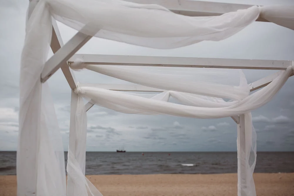 Ślub na plaży w Zatoce Sztuki