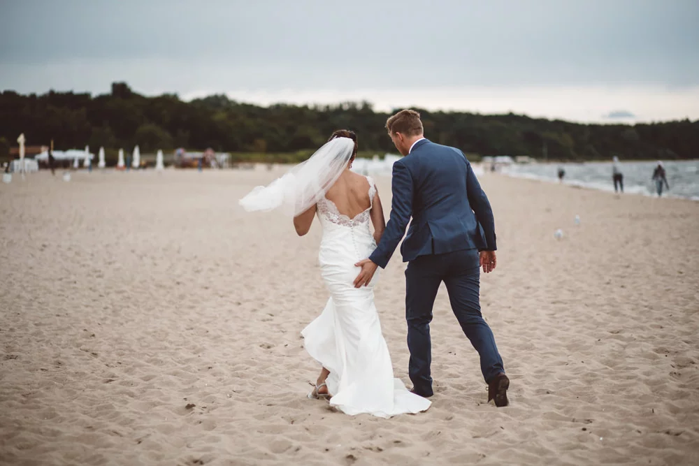 Ślub na plaży w Zatoce Sztuki