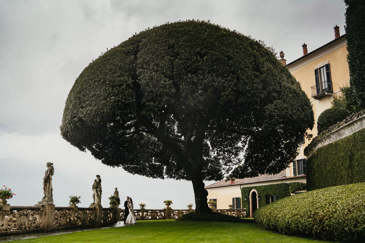 sesja slubna nad jeziorem como i w bergamo