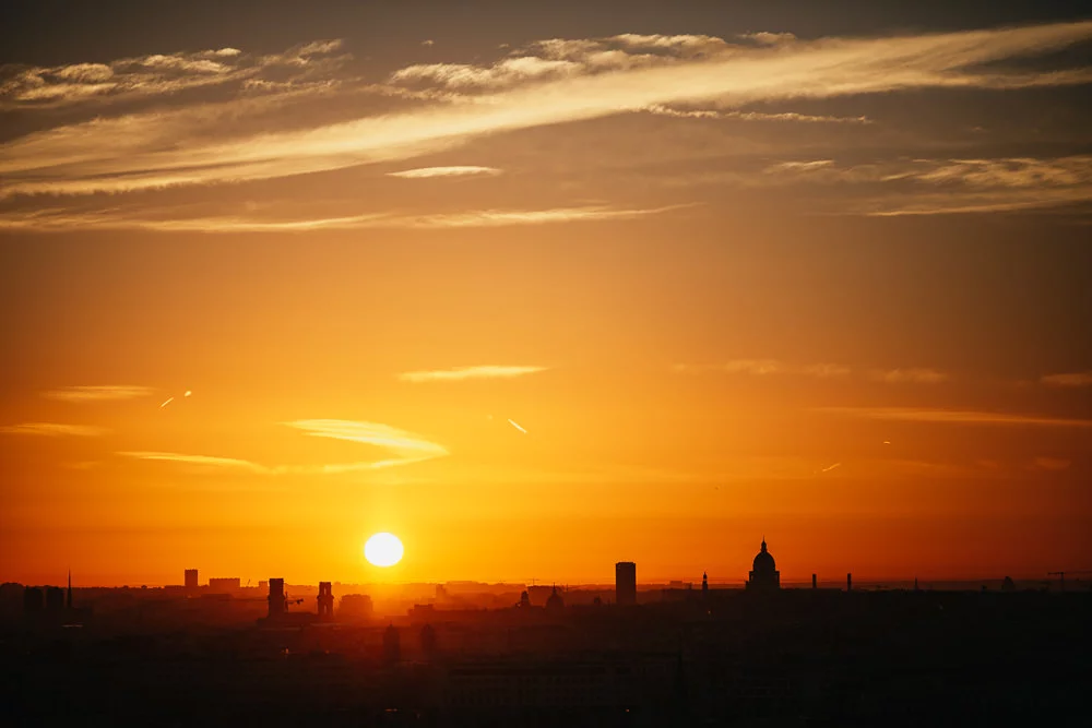 115 115 04 44 Sunrise in Paris