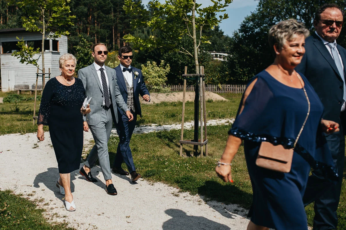 plenerowy ślub kościelny folwark dajak
