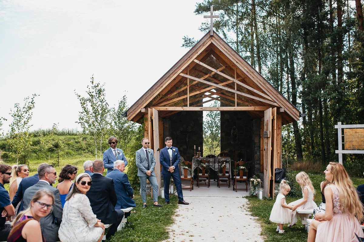 plenerowy ślub kościelny folwark dajak