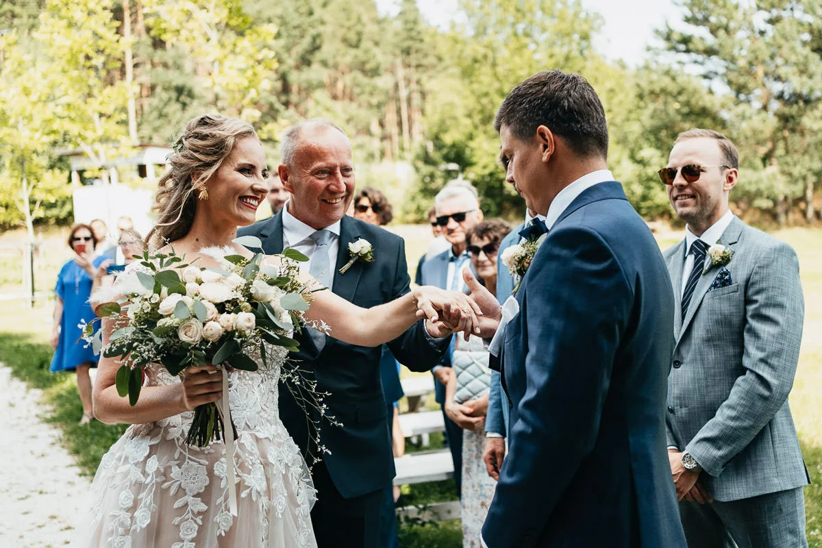 plenerowy ślub kościelny folwark dajak